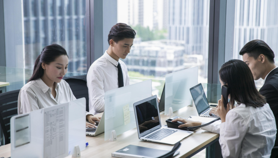 中山市海龙制衣有限公司男女时装定制与工作服工装定做产品对比分析