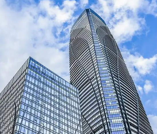 2025年针织梭织服装加工工艺升级：海龙制衣柔性生产线的实践与优势