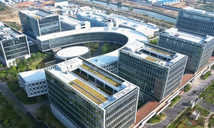 2025年针织梭织服装加工技术升级：海龙制衣的柔性生产实践